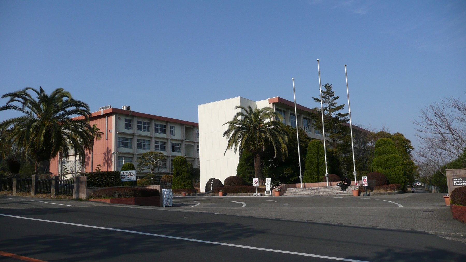 宮崎西高校正門