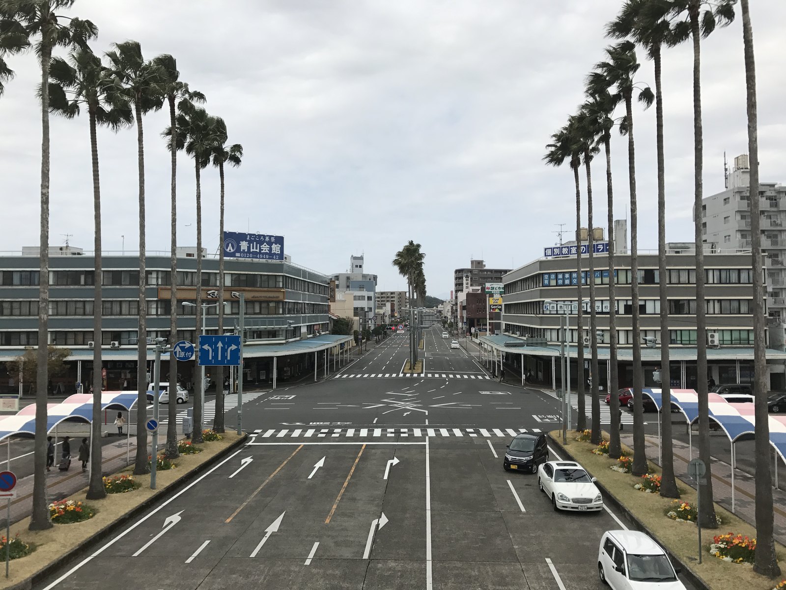 南宮崎駅から見た駅前通り