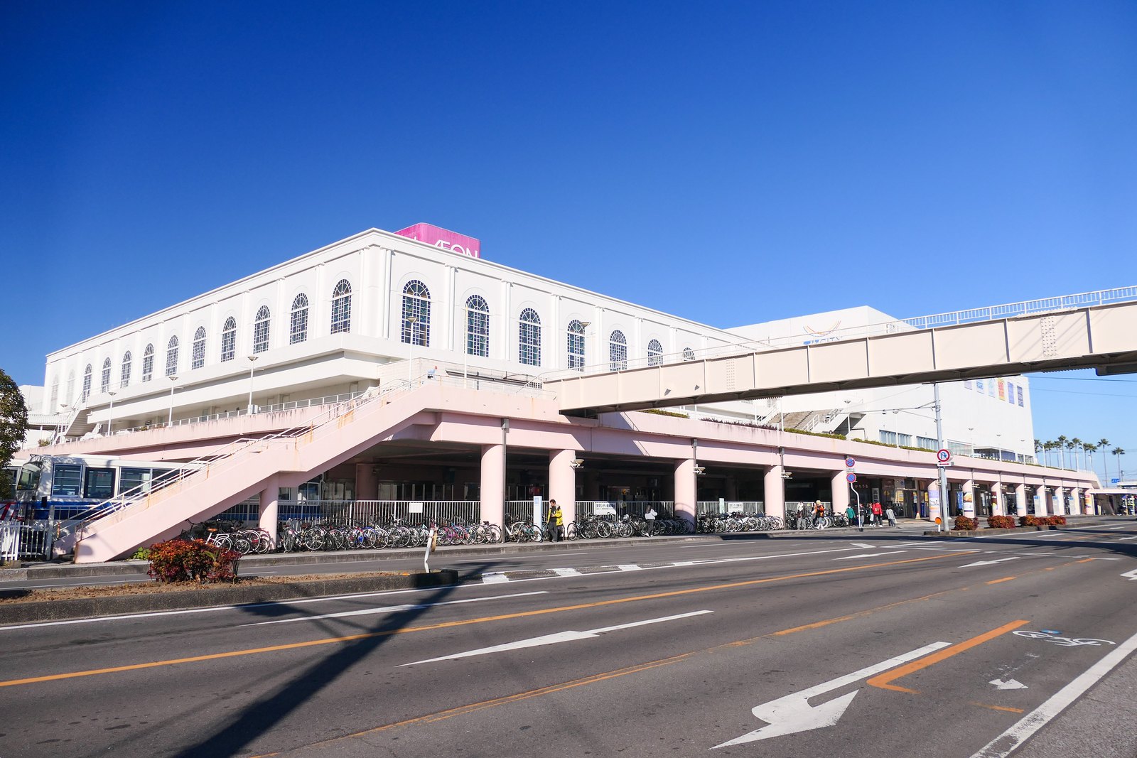 宮交シティの建物外観（バスセンター側）