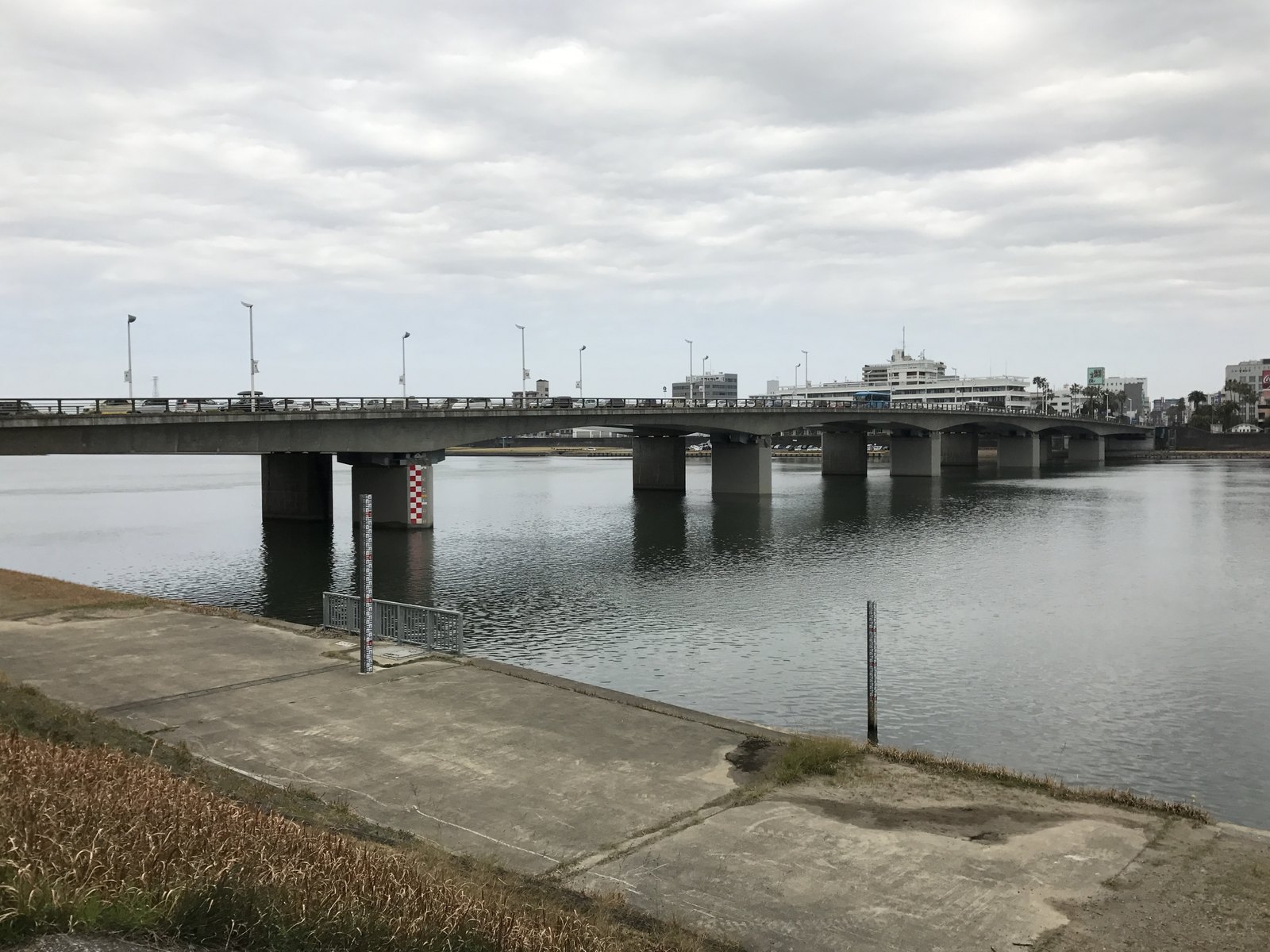 大淀川に架かる橘橋