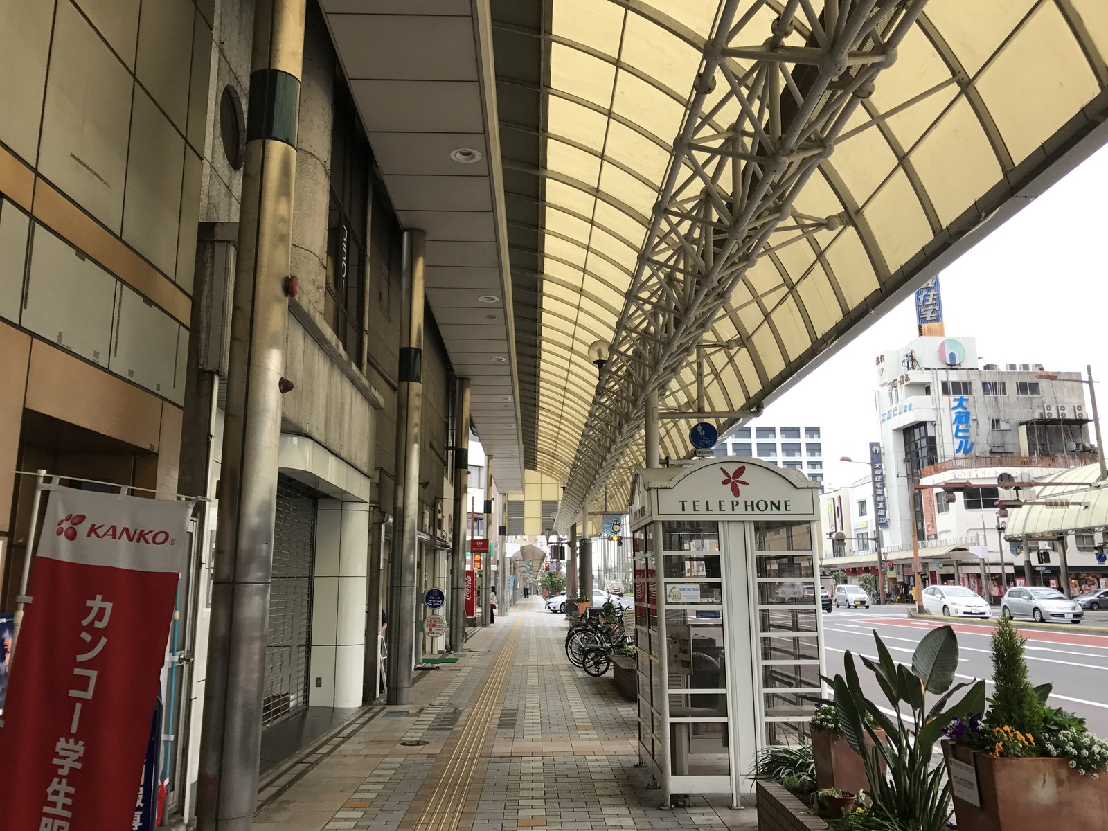 橘通のアーケード歩道