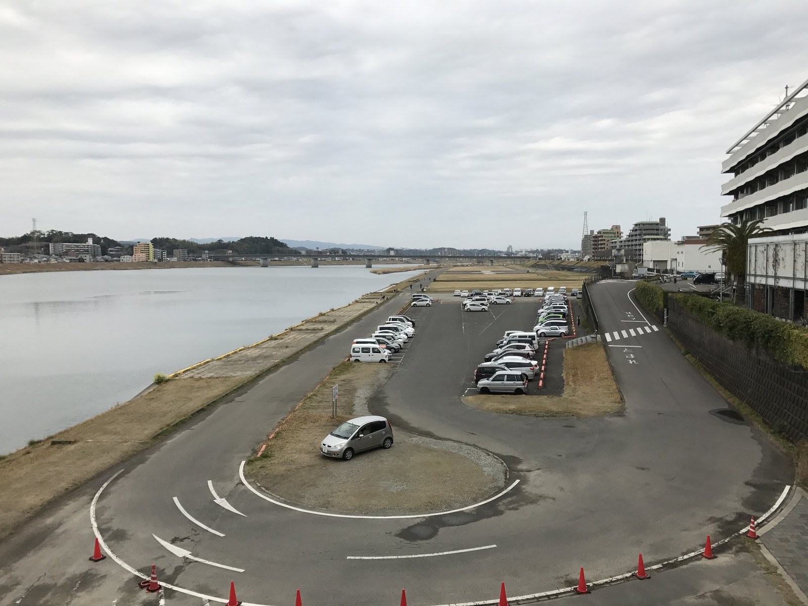 市役所近くの大淀川