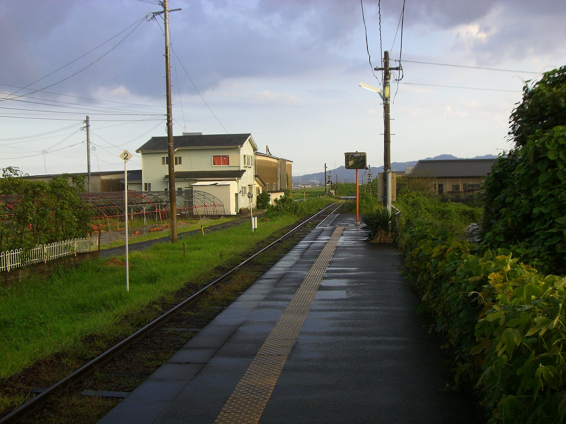 南方駅から南側を望む