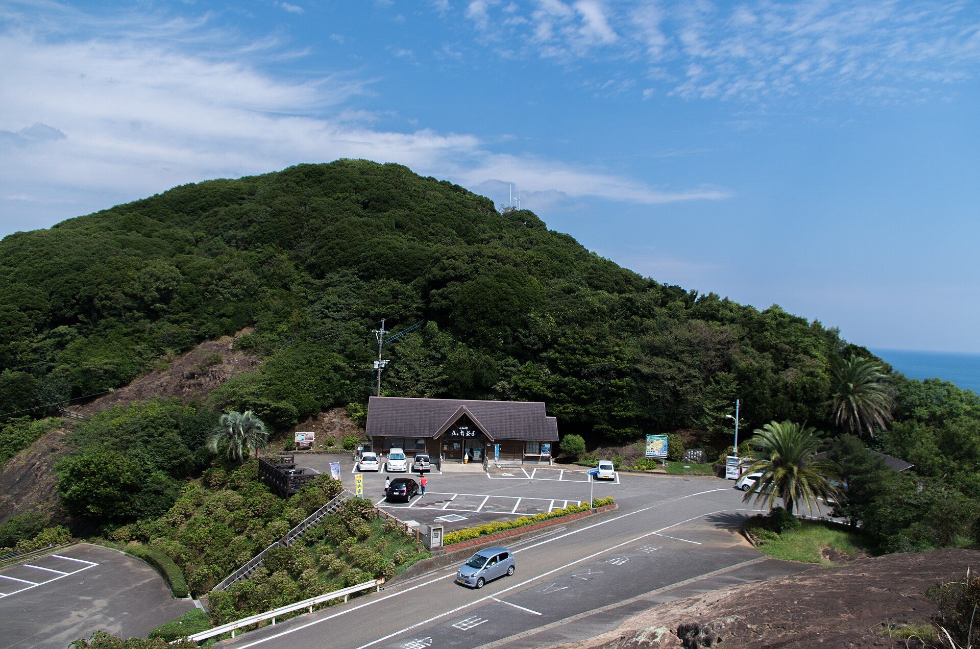 馬ヶ背茶屋と駐車場