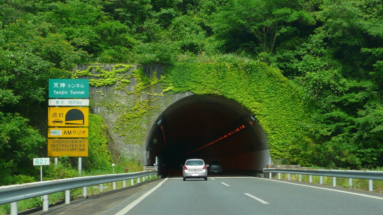 宮崎自動車道の天神トンネル入口