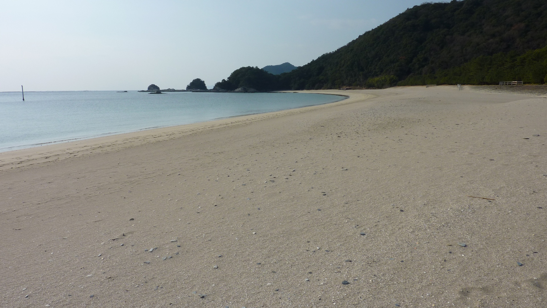 下阿蘇ビーチの白い砂浜