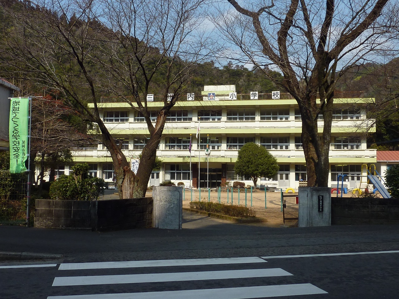 三川内地区の学校（2011年撮影）