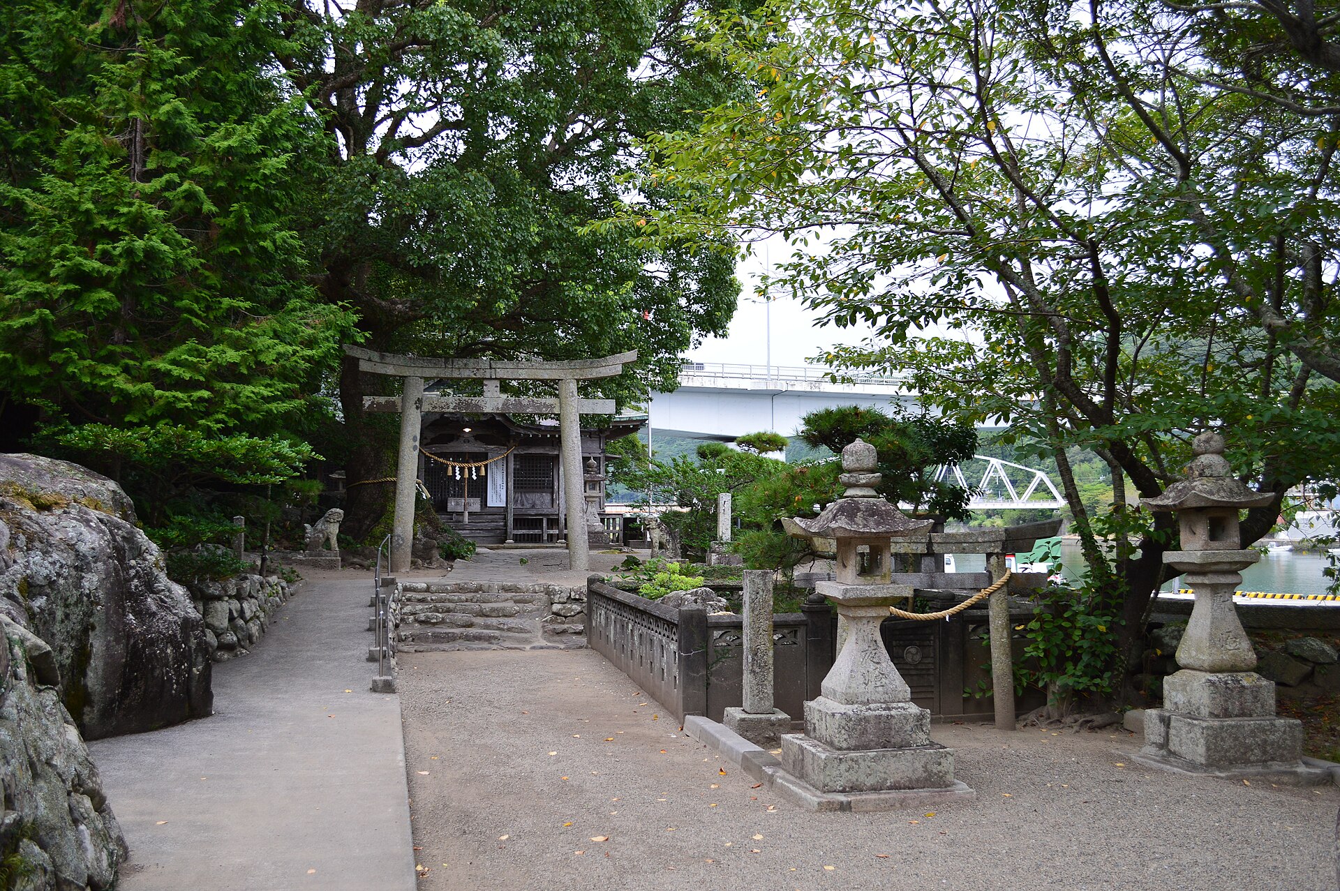 立磐神社