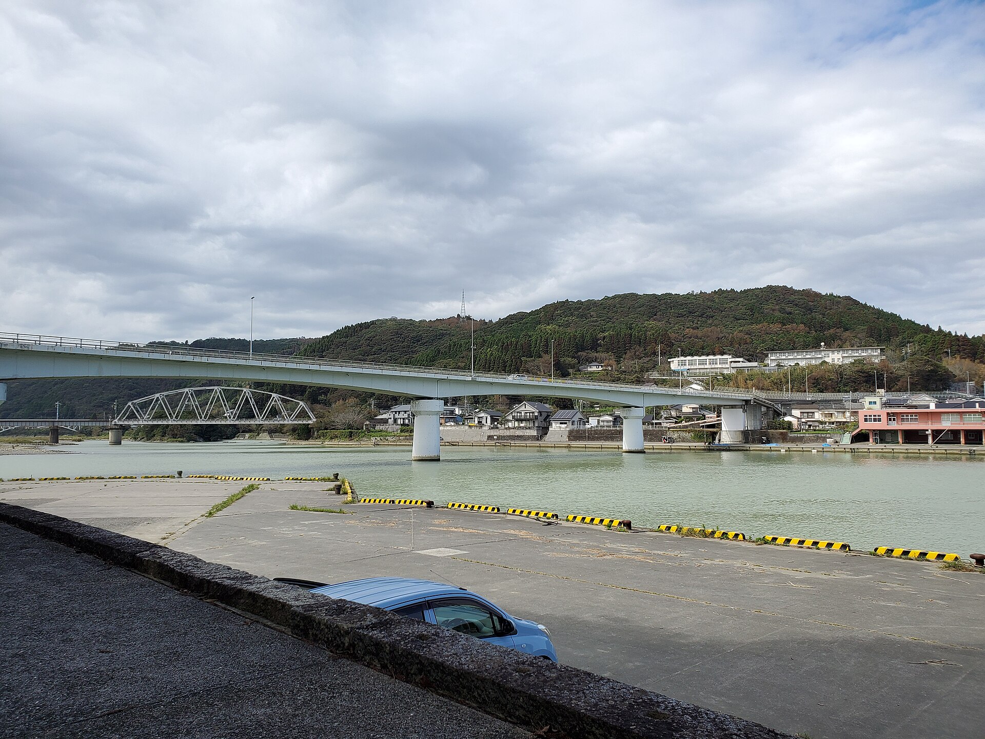 美々津港から見た耳川河口と美々津大橋