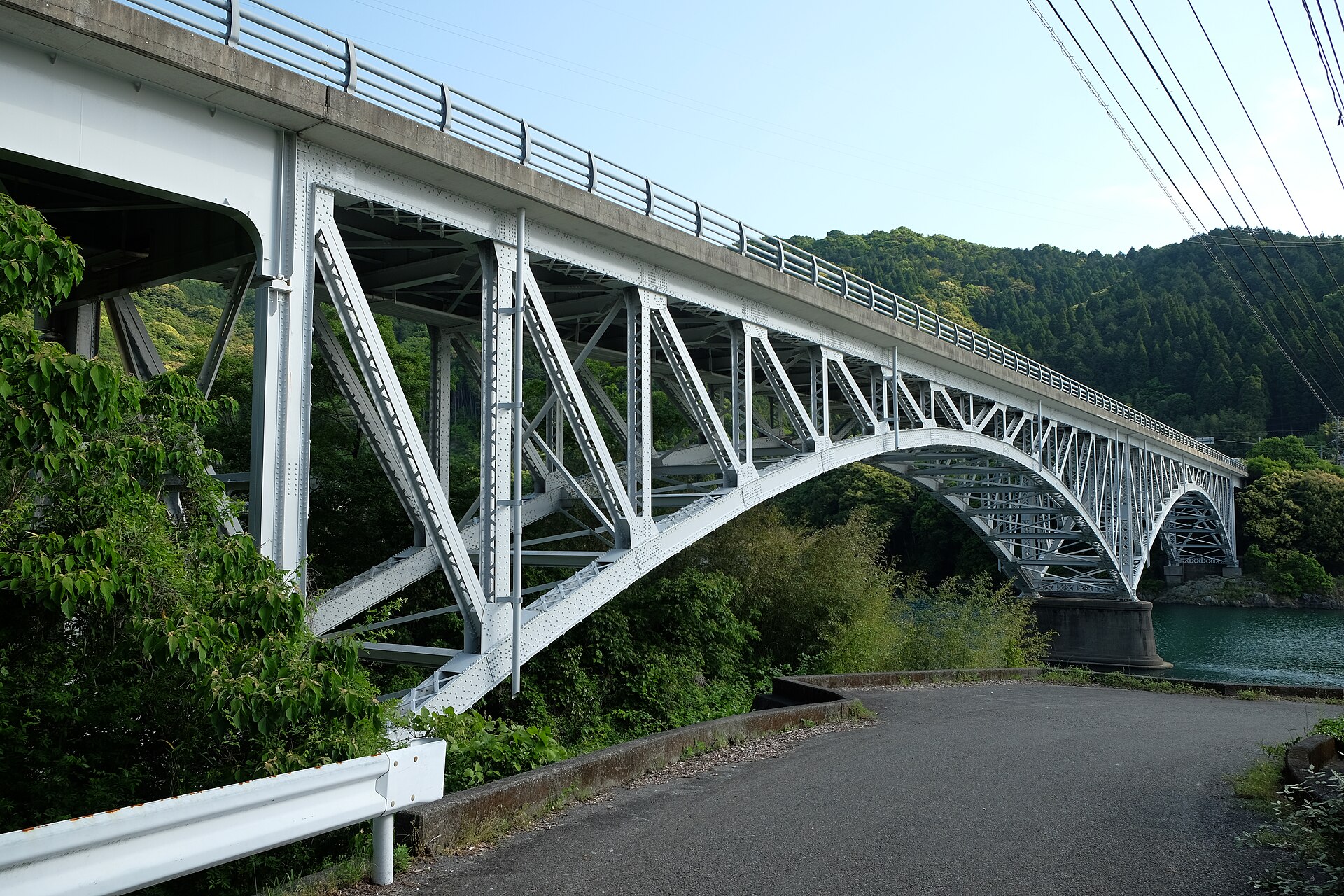 美々津橋のアーチ
