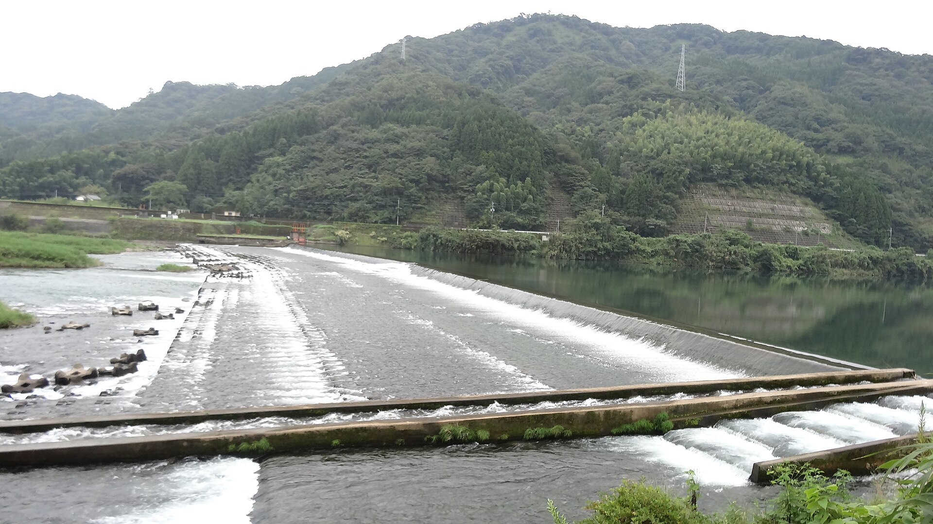 岩熊井堰の全景