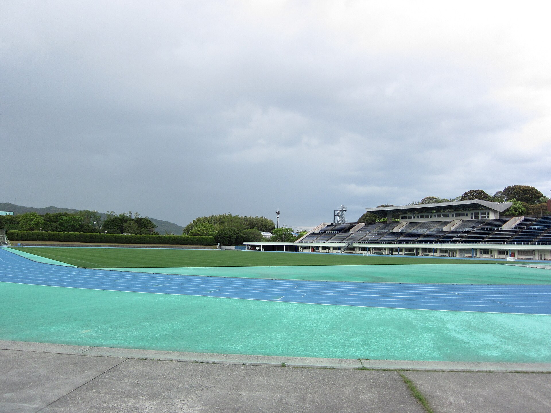 西階陸上競技場