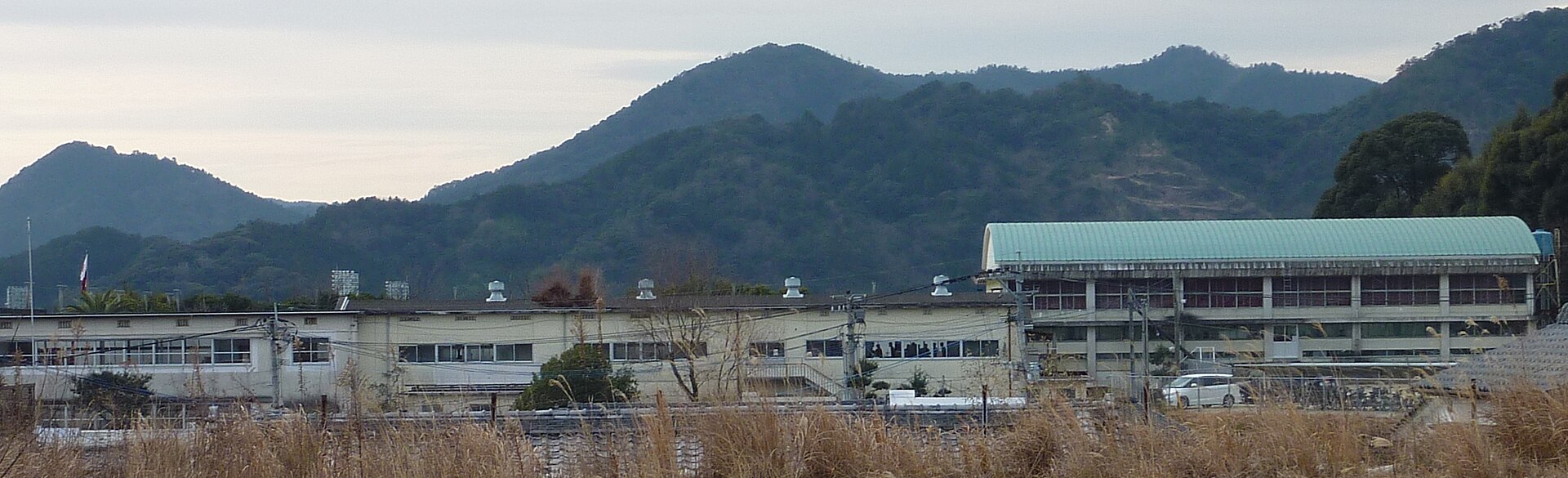 西階中学校