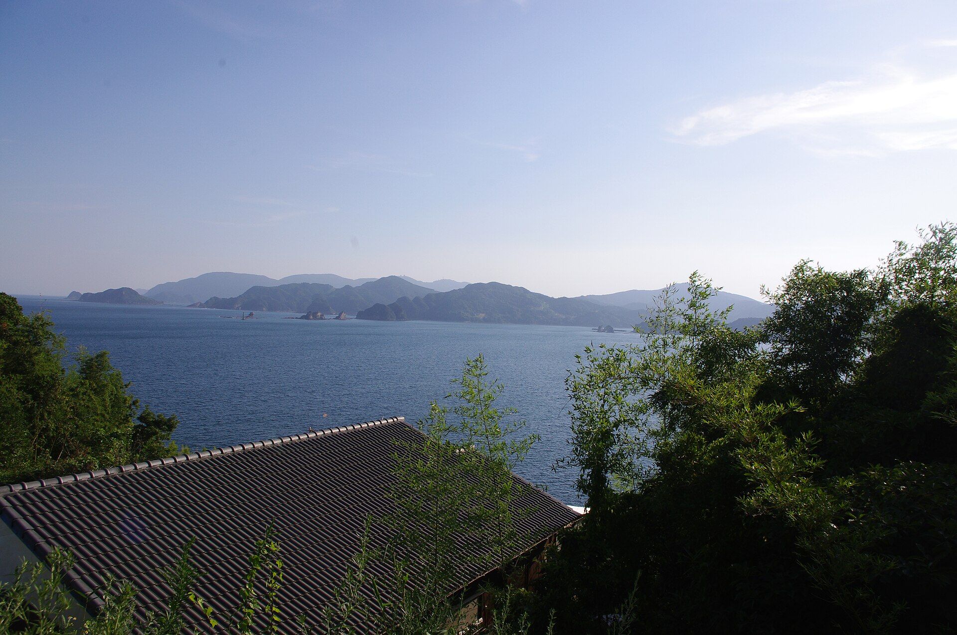 大島から望む南郷の海岸線