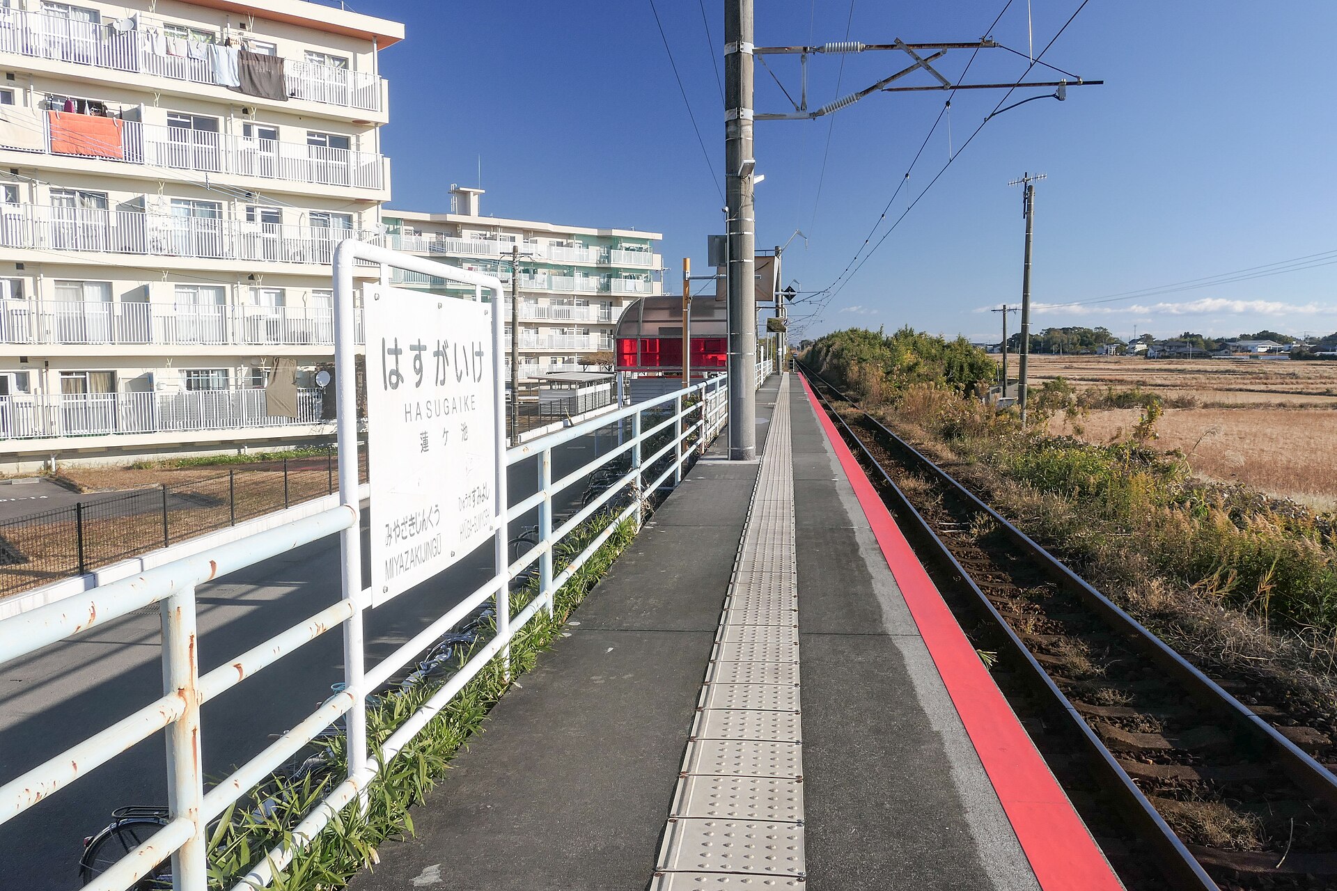 蓮ヶ池駅のホーム