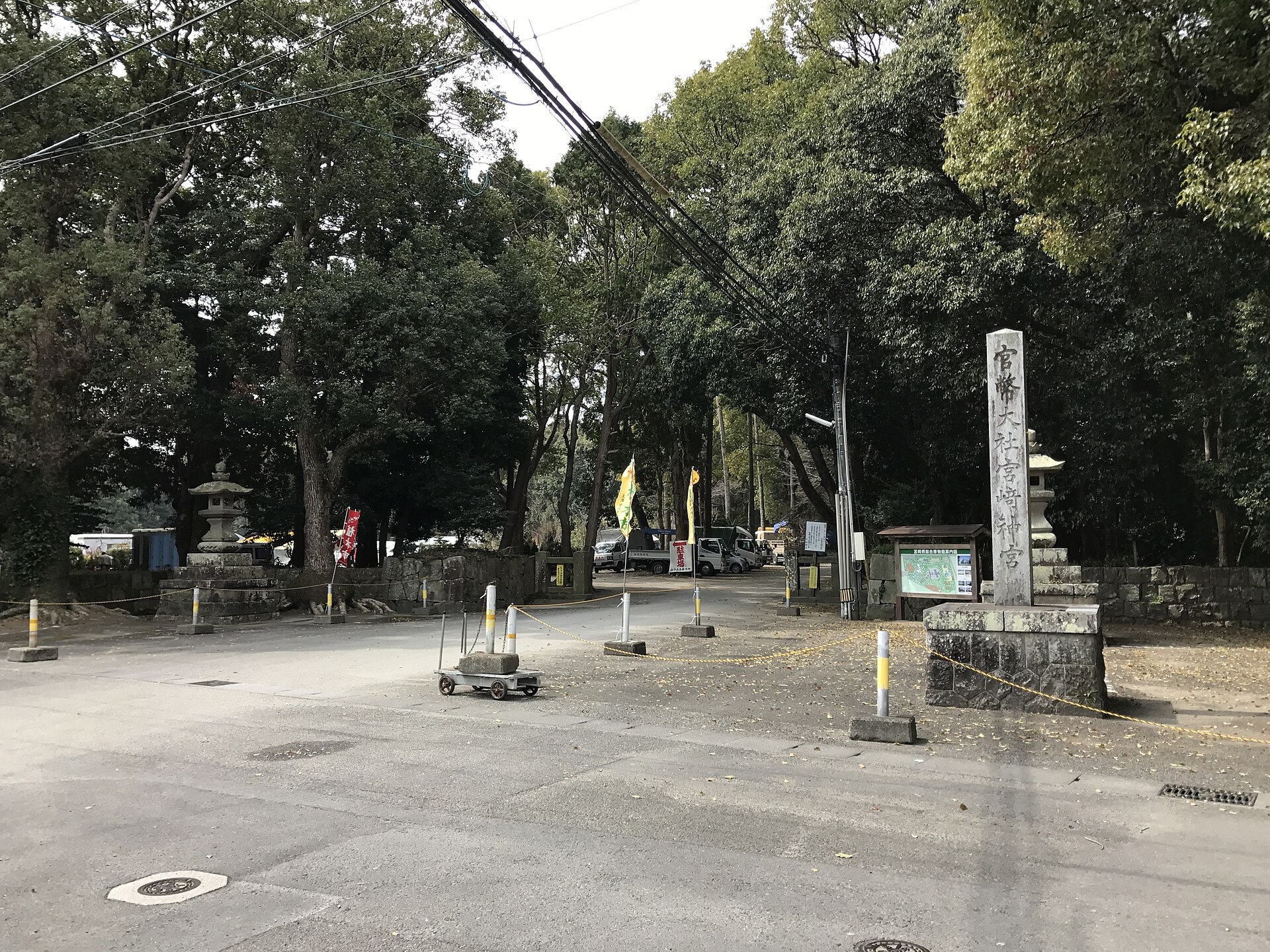 宮崎神宮の東側入口