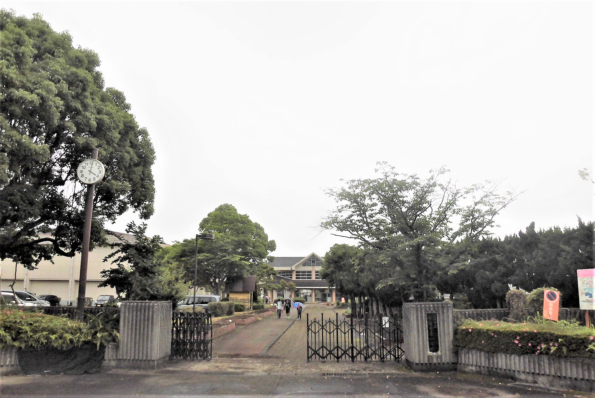 宮崎市立生目台東小学校