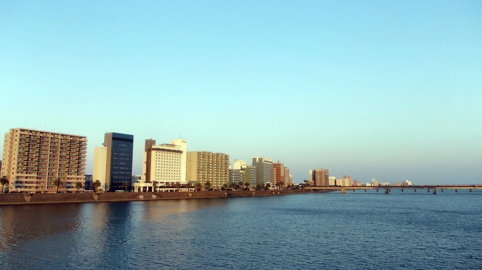 市街地を流れる大淀川