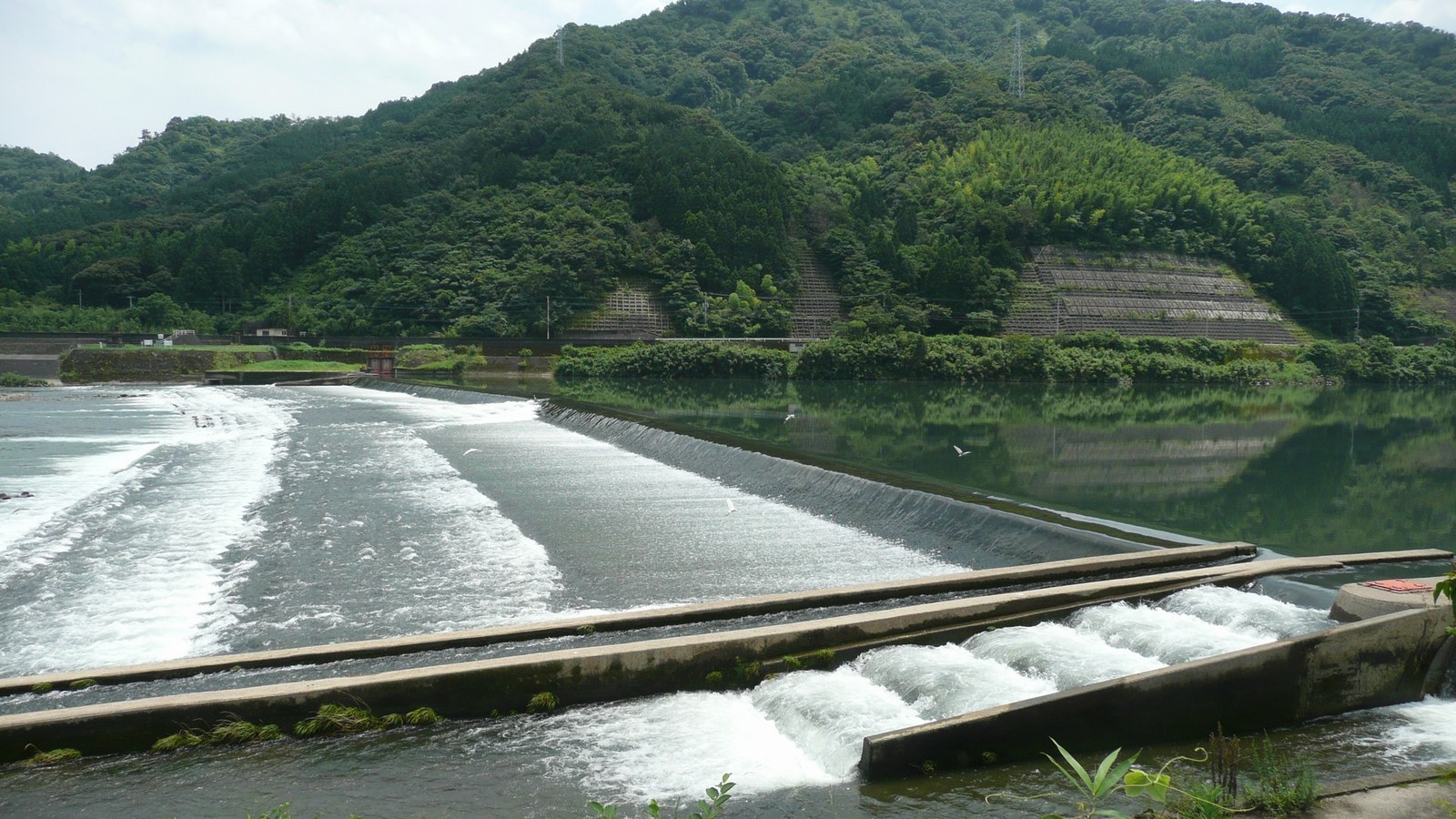 五ヶ瀬川の岩熊井堰