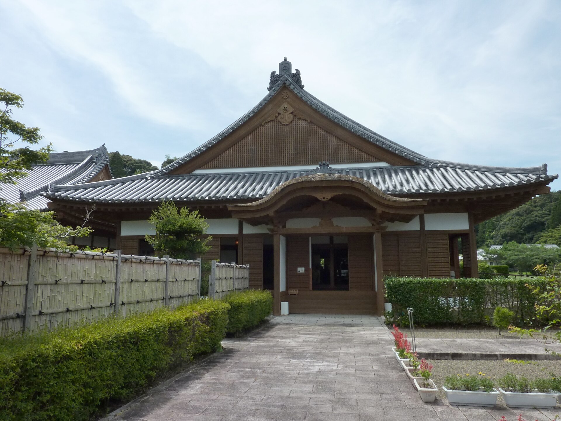 佐土原城跡に建つ宮崎市佐土原歴史資料館・鶴松館
