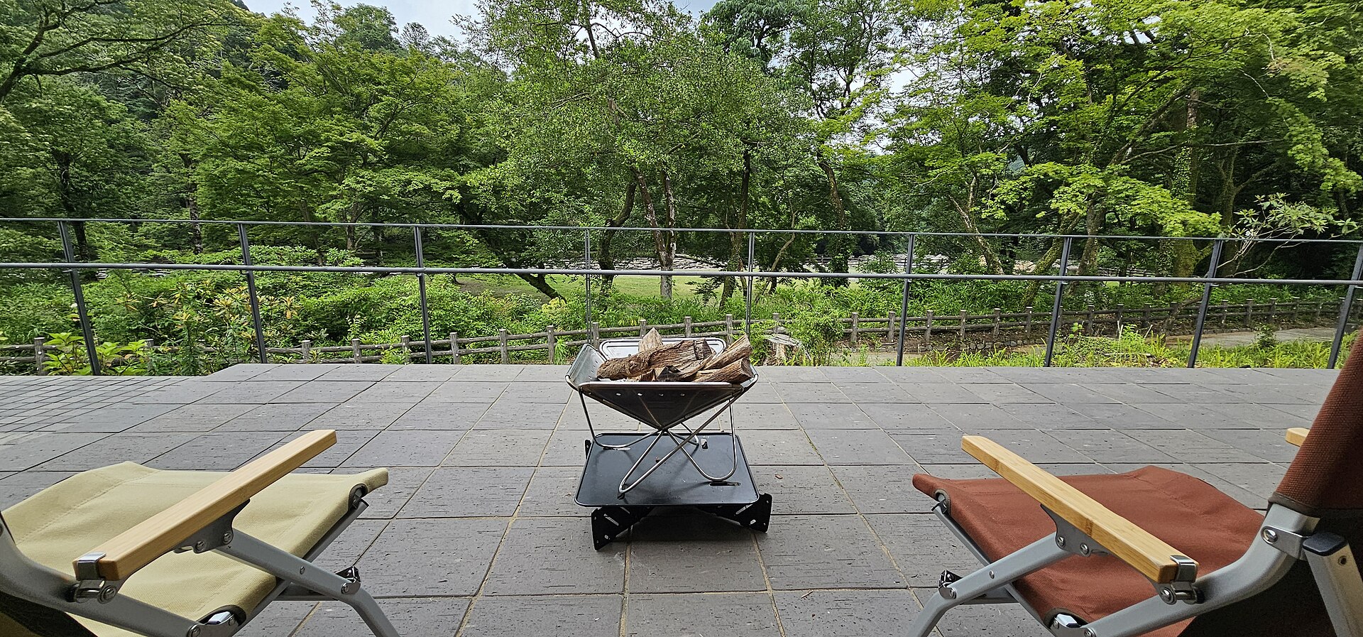 キャンプフィールドの全景