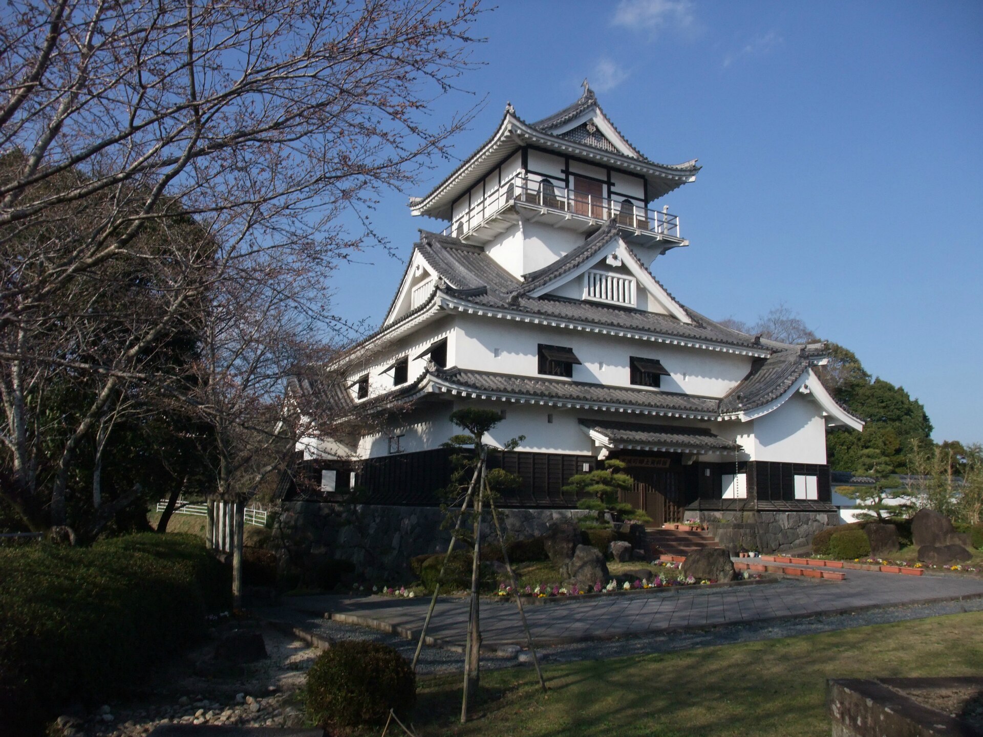 月山日和城跡に建つ高城郷土資料館