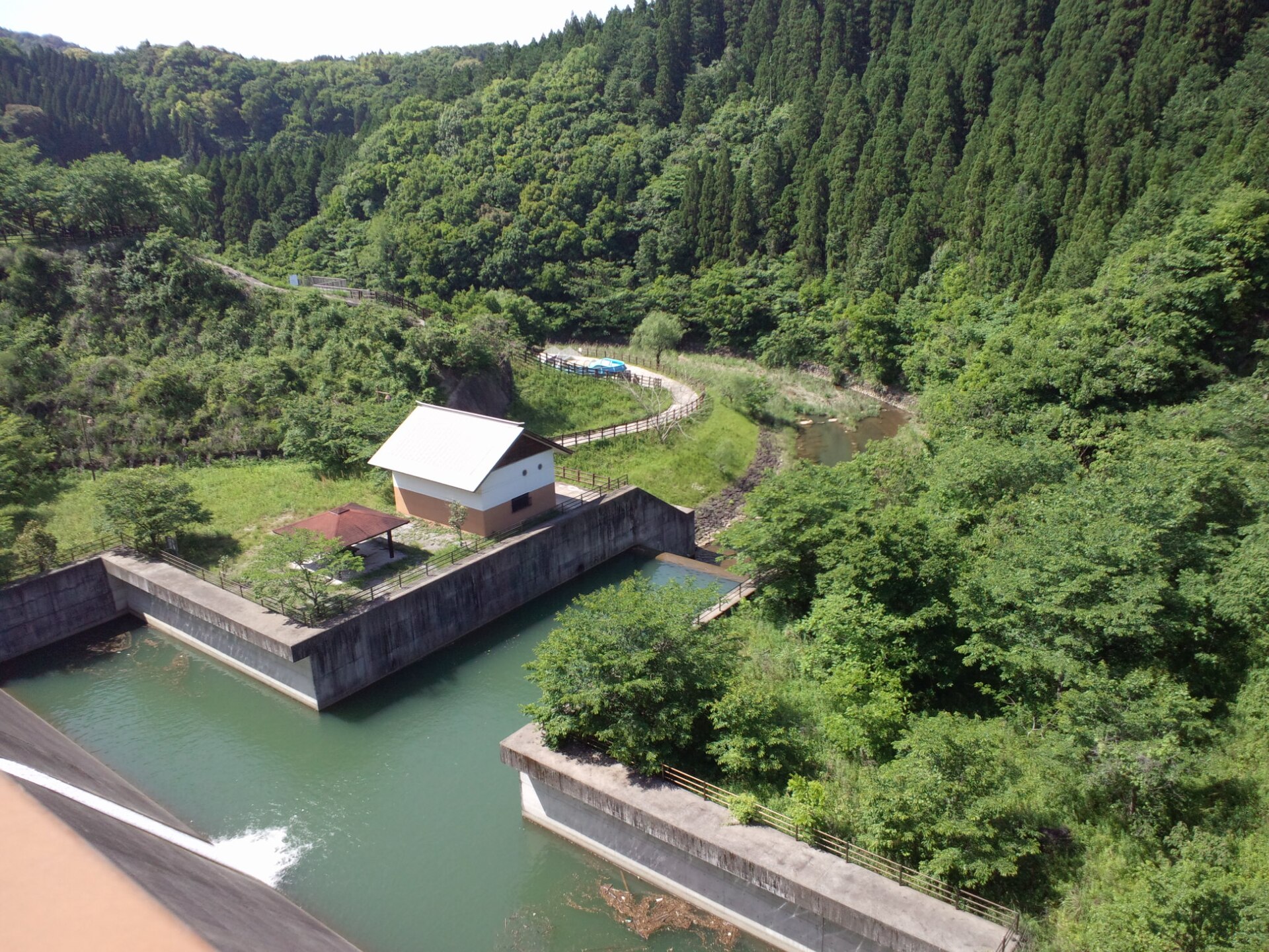 瓜田ダム周辺の風景