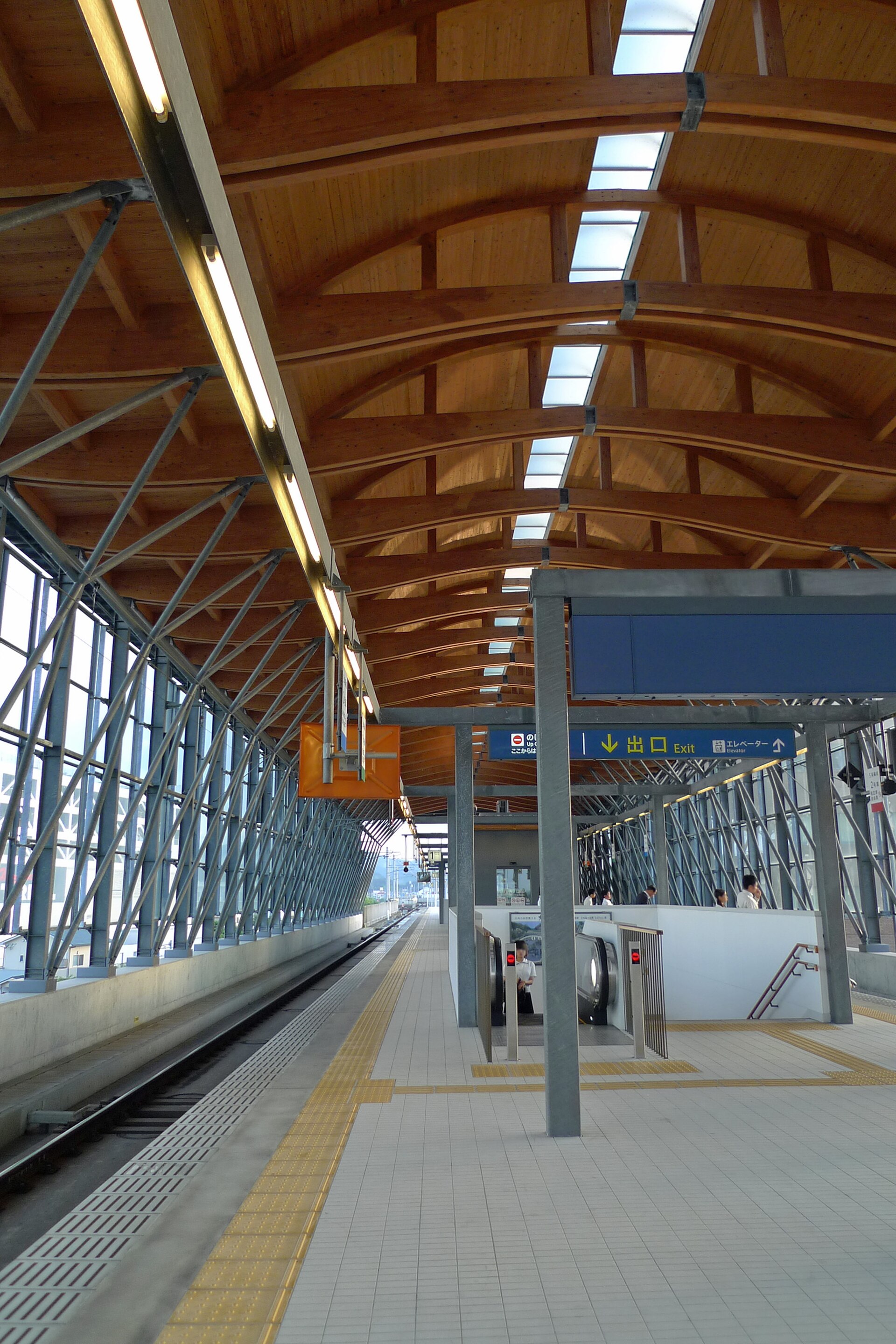 日向市駅のホーム