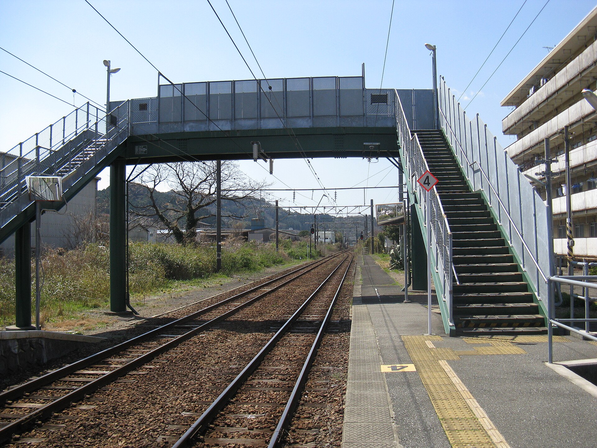 土々呂駅の跨線橋