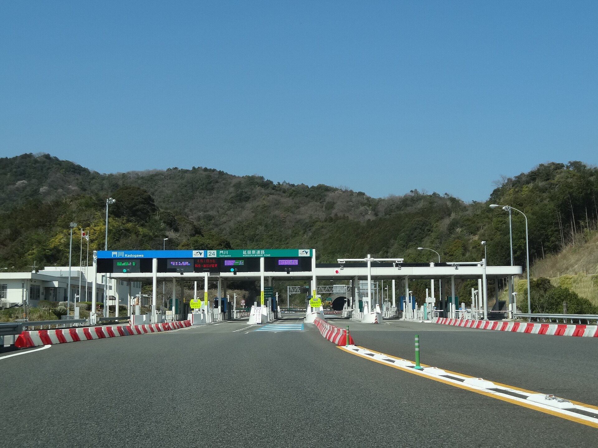 延岡南道路の門川料金所
