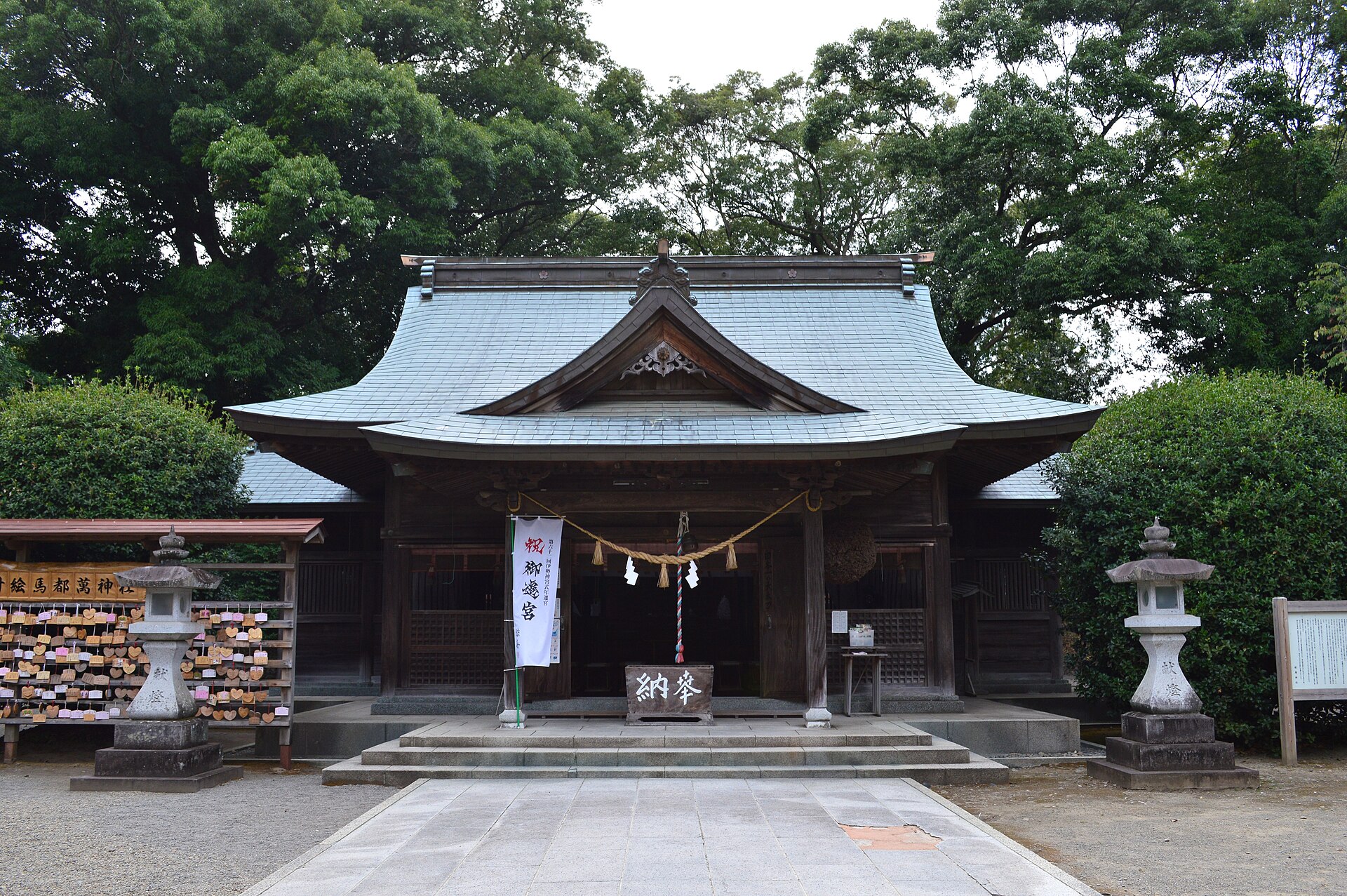 都萬神社の拝殿