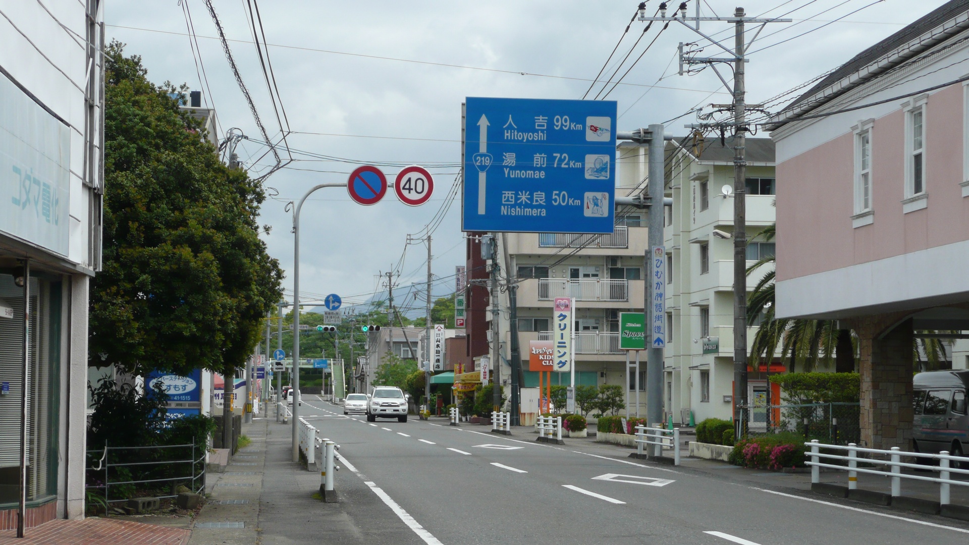 市街地を通る国道219号