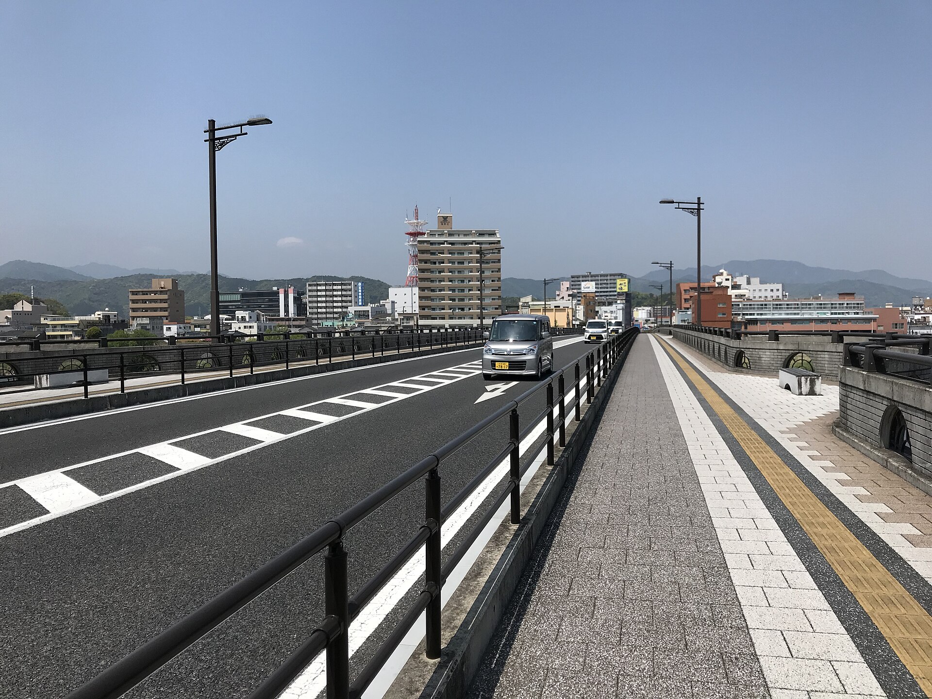 大瀬川に架かる安賀多橋