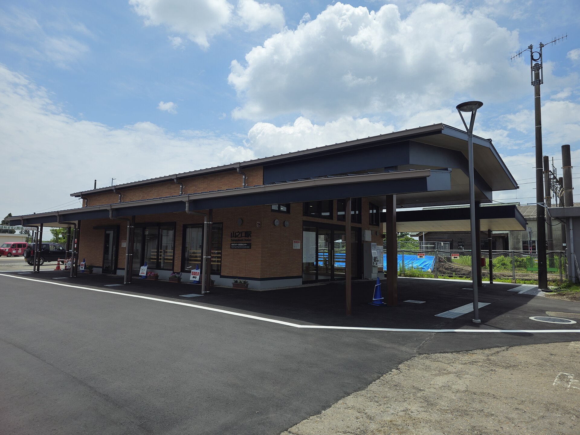 山之口駅の新駅舎の正面